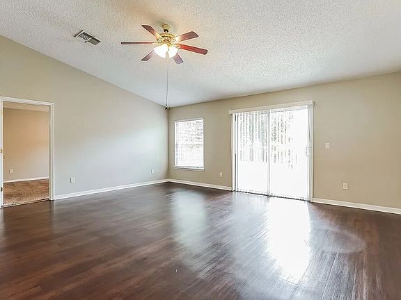 2nd image of 136 Dover Bluff Dr