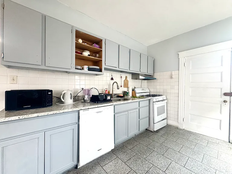 260 Aspinwall Ave #2 — Photo 3