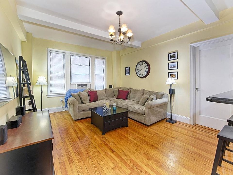 1st image of 34 W 72nd St #34
