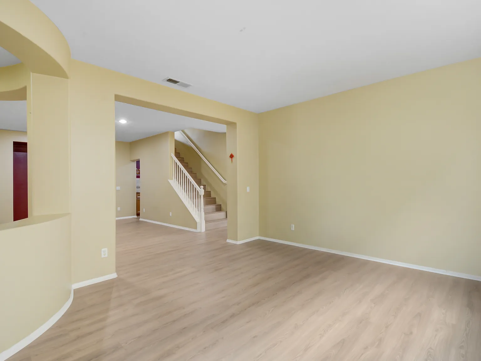 5 bed, 3543 sqft, $4,400 — Photo 3
