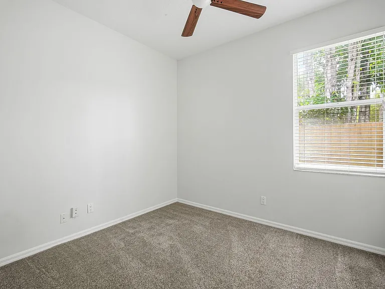 9810 Bennington Dr — Photo 17