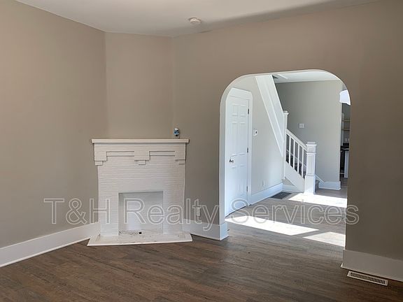 4th image of 1125 Churchman Ave