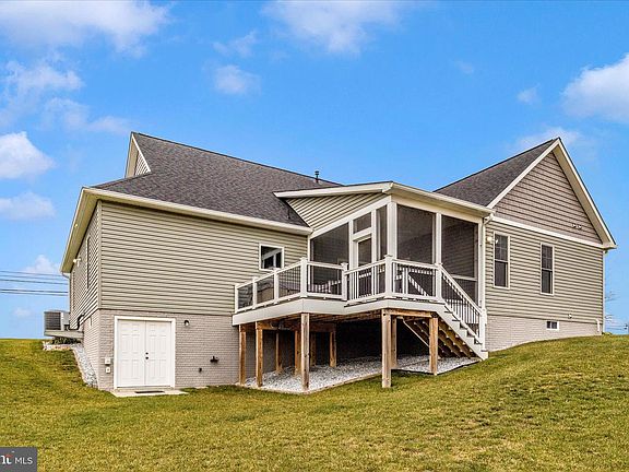 3rd image of 2461 Old New Windsor Pike