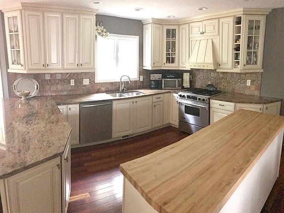 4th image of 2833 Westview Dr