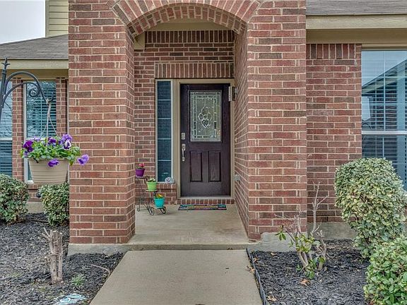 4th image of 944 Mimosa Ct