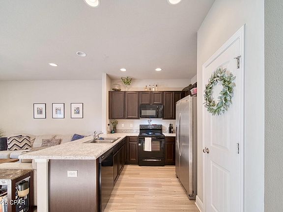 5th image of 5849 Bay Pl