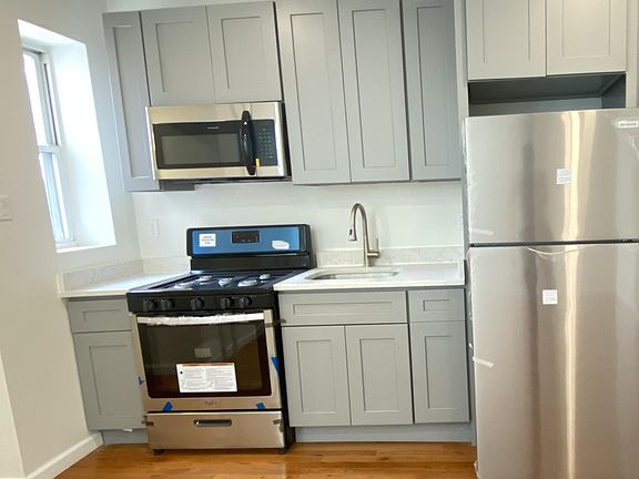 3rd image of 1362 Dickens St