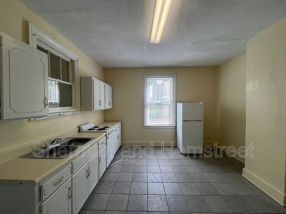 2nd image of 821A Georgia Ave