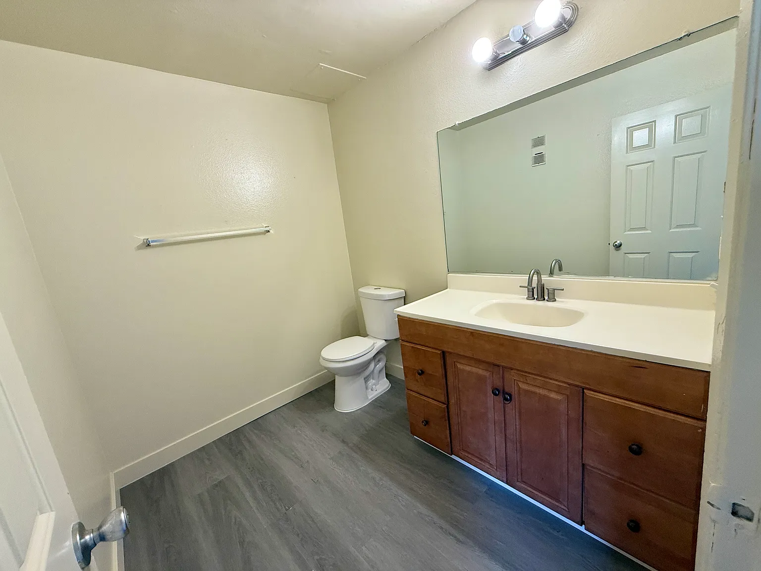 2 bed, 1.5 bath, $2,295 — Photo 3