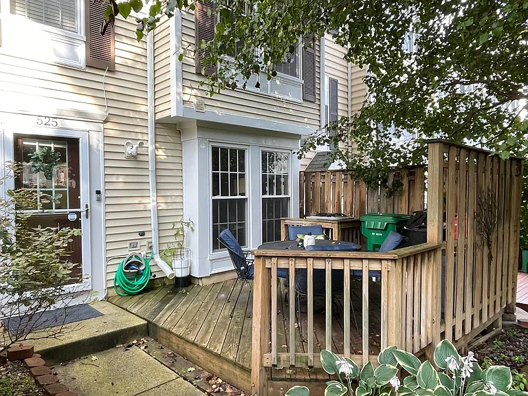 525 Pensacola Dr — Photo 1