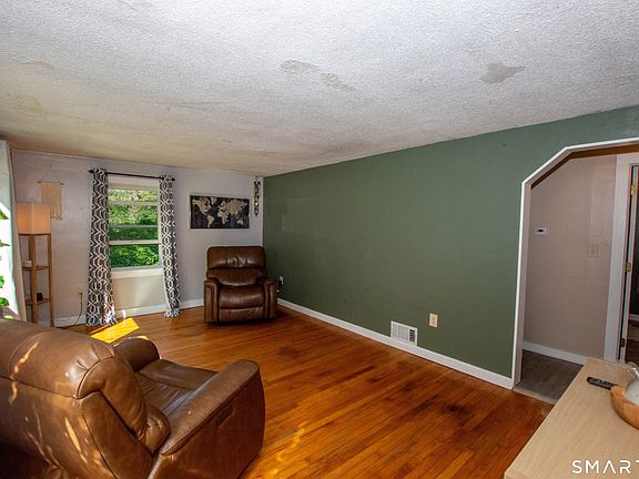 5th image of 37 Lambert Drive
