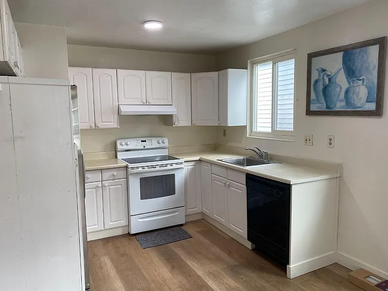 81 Camelot Ct — Photo 9