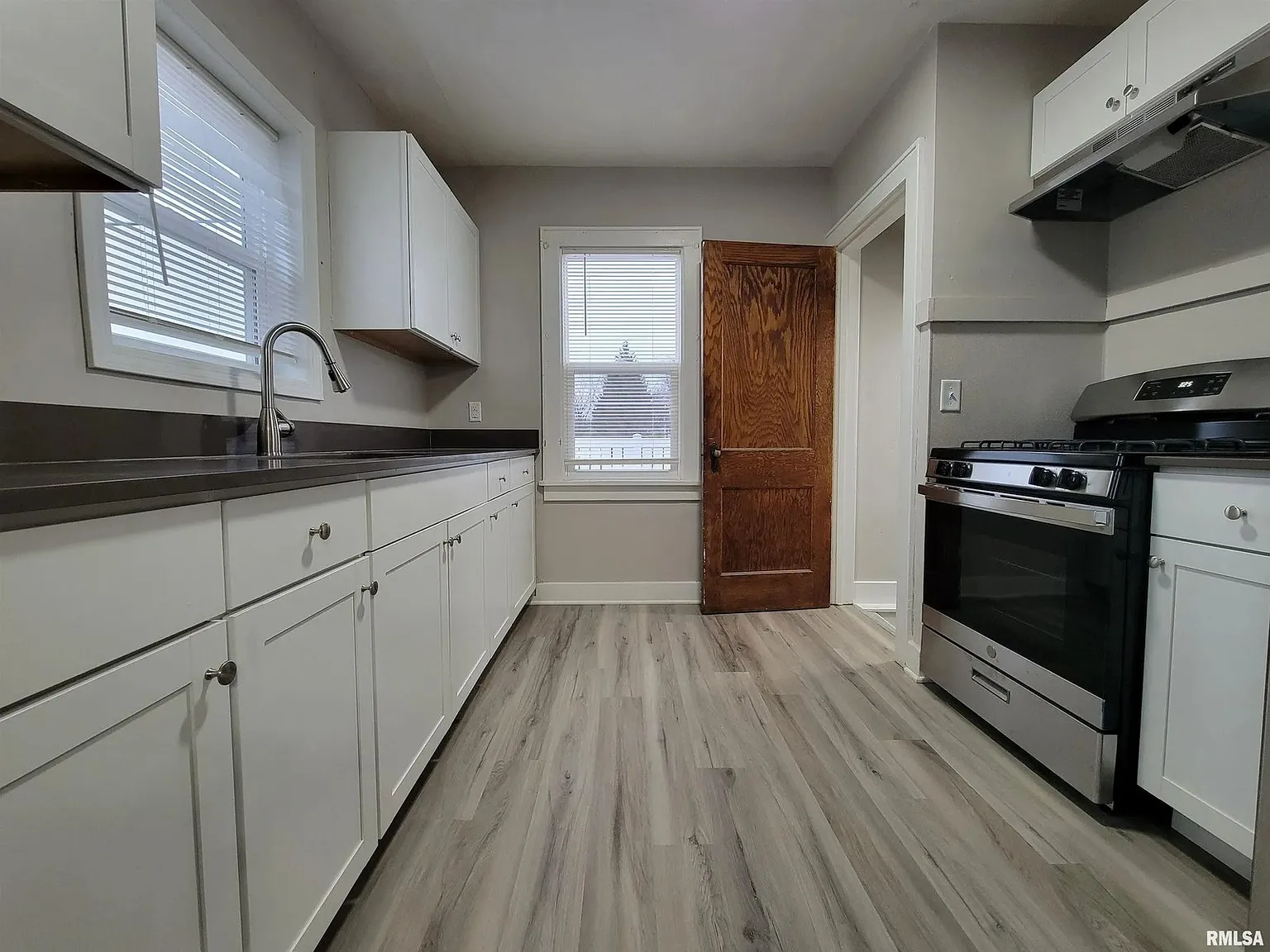 3 bed, 1.0 bath, 1570 sqft, $1,297 — Photo 2