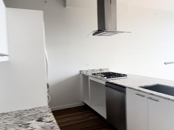 3rd image of 434 W Aldine Ave APT 1A