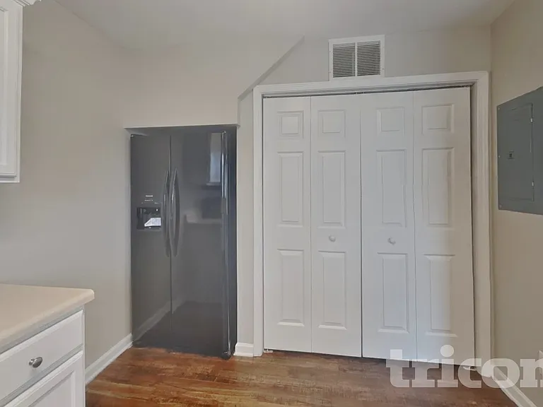 2809 Erinridge Rd — Photo 6