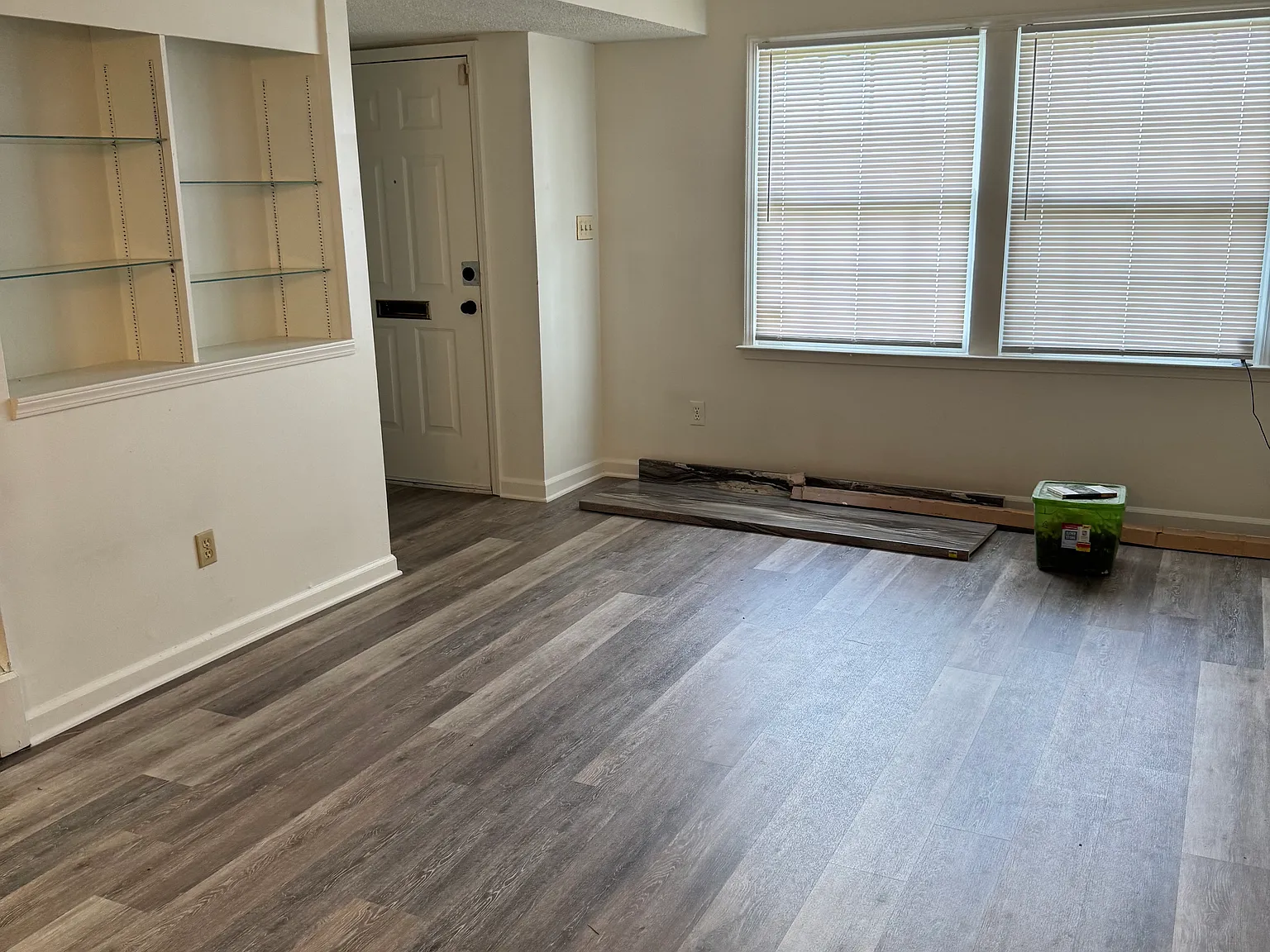 3 bed, 1.5 bath, 1348 sqft, $1,295 — Photo 2