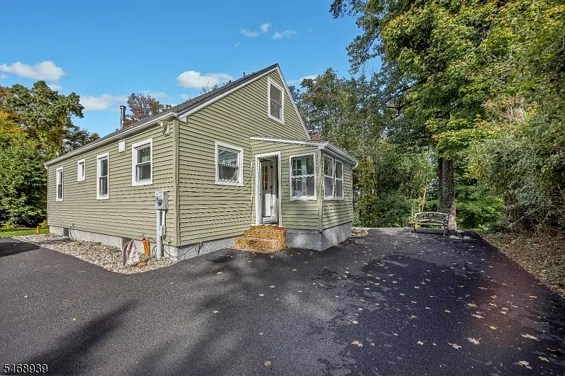 3 bed, 1.0 bath, $2,900 — Photo 4