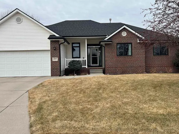 2709 Sunburst Dr, Fremont, NE 68025