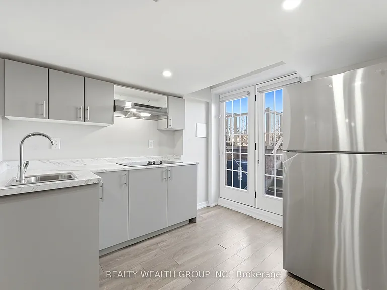 112 Golden Springs Dr — Photo 29