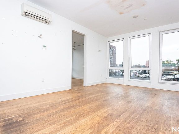 2nd image of 74 Maujer St APT 4C