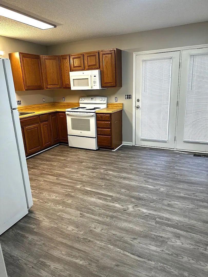 Spacious 2 Bedroom, 2.5 Bathroom Condo for Rent in Bristol, TN — Photo 2