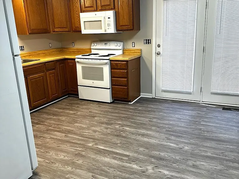 251 Hunter Hills Cir #4 — Photo 2