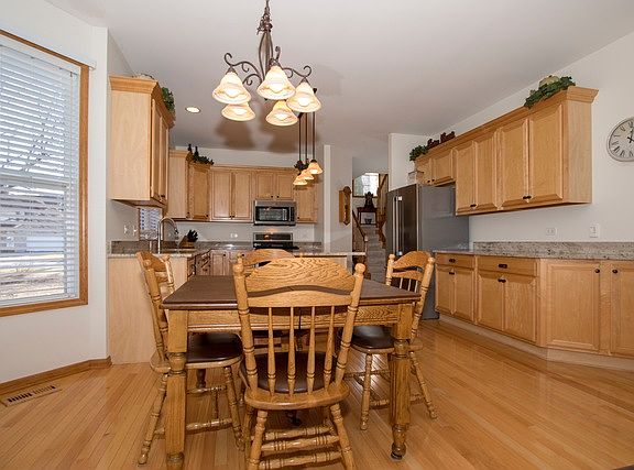 4th image of 735 Pinecreek Dr
