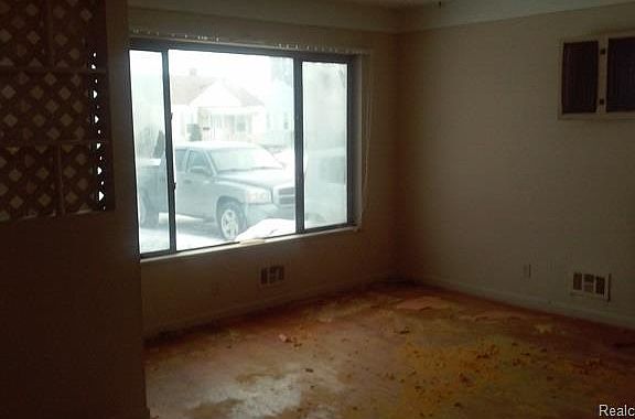 5th image of 23118 Doremus St