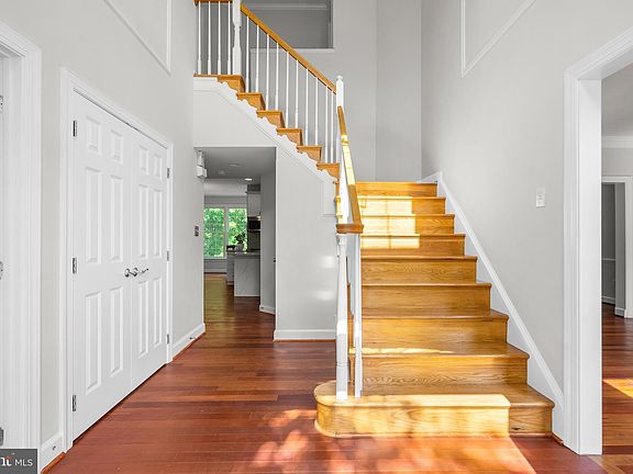 4th image of 10219 Sweetwood Ave