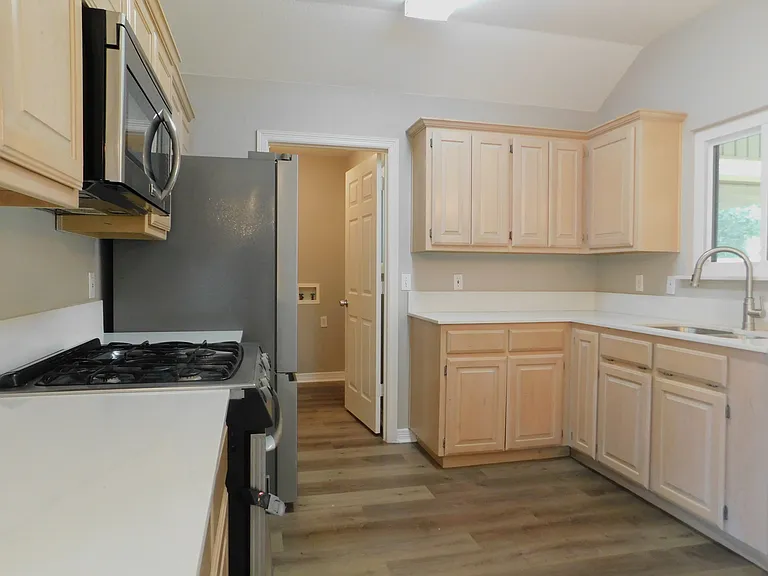 2529 John Dr — Photo 8