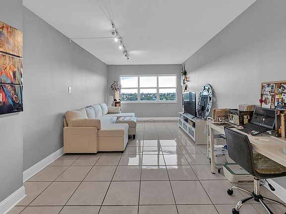 4th image of 2555 NE 11th Street #708