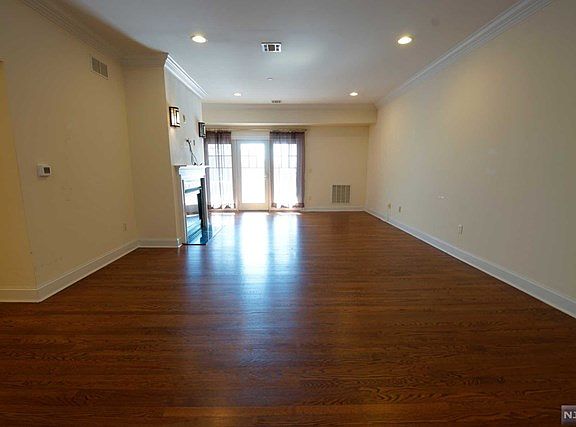 4th image of 5 Tenakill Park Dr #306-3F