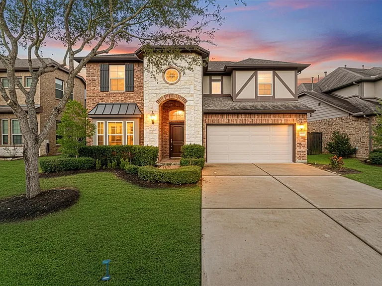 955 Smokethorn Trl — Photo 1