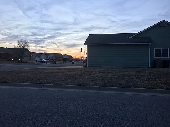 3rd image of 640 Prairie Parkway Ct