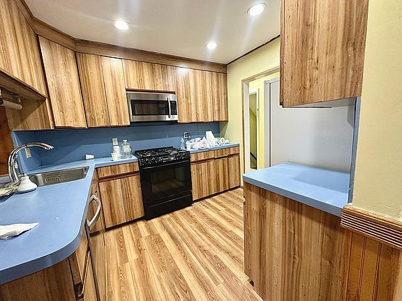 3rd image of 81 Gerard Ave