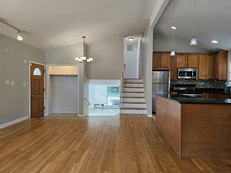 9924 Crawford Ave — Photo 4