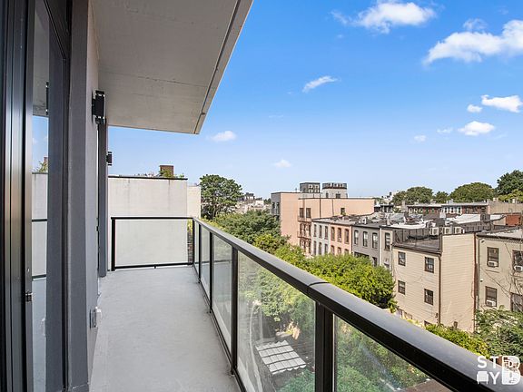 4th image of 825 De Kalb Ave #7G