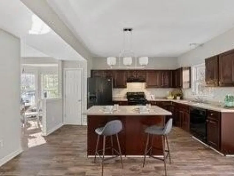 8712 Springwater Dr — Photo 24