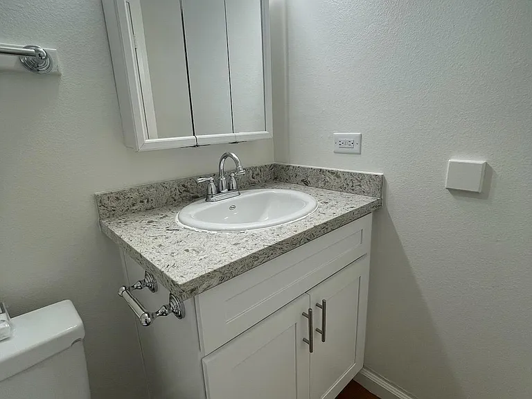 Trask Apartments — Photo 14