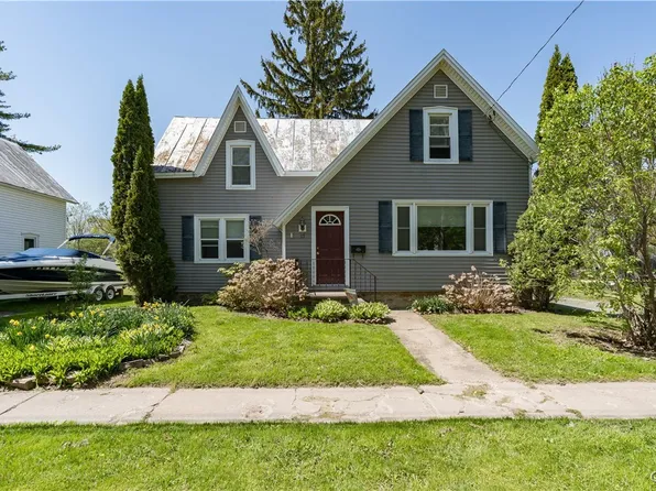 13 High St, Alexandria Bay, NY 13607