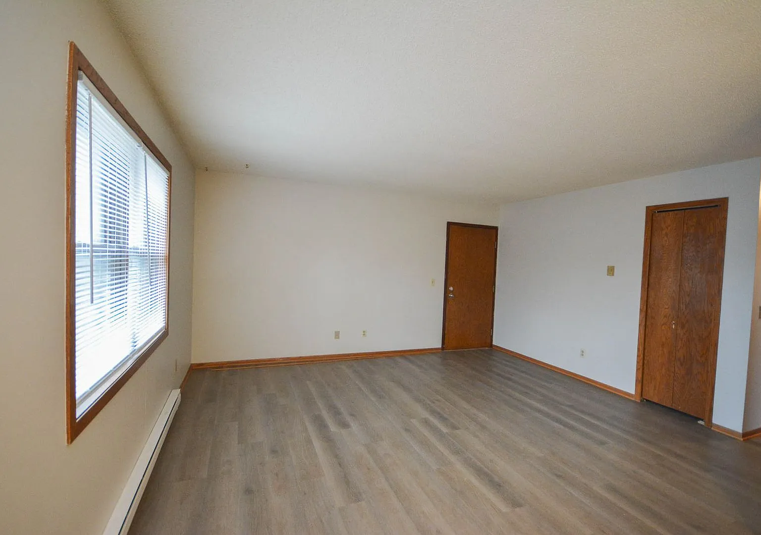 Newly updated 2br upstairs condo in excellent NW location! — Photo 3