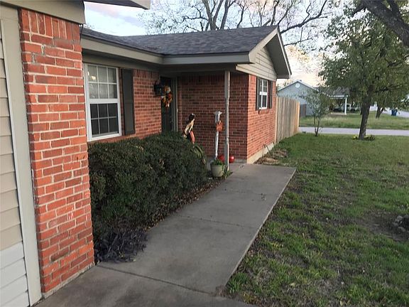 4th image of 701 Williams St