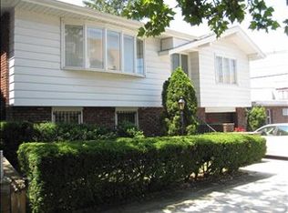 142 W 52nd St, Bayonne, NJ 07002