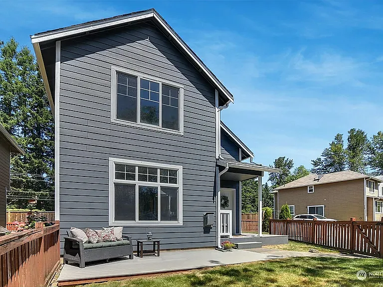 2 bed, 1.5 bath, 1229 sqft, $2,750 — Photo 2