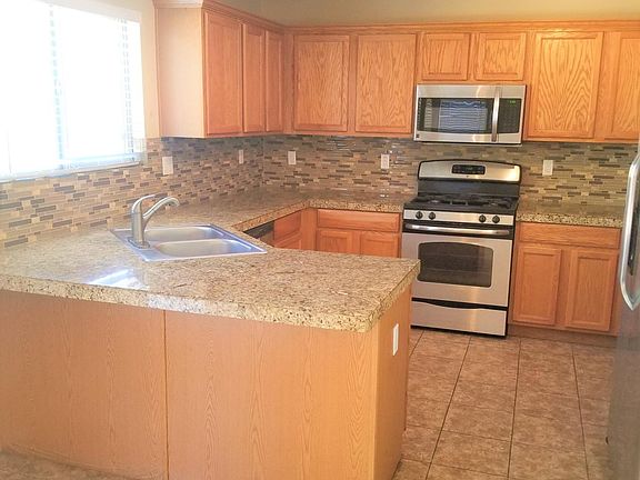 5th image of 494 W Cedar Chase Dr