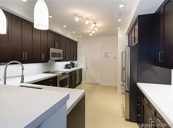 4th image of 20845 NE 31st Pl