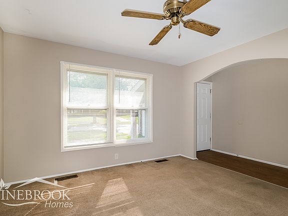 3rd image of 1374 Woodpath Dr