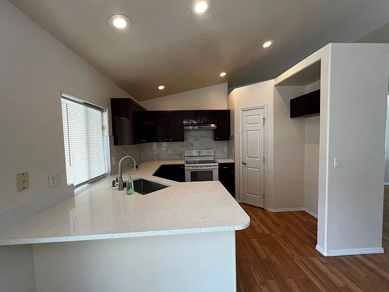 11283 W Glen Ellyn Dr — Photo 4