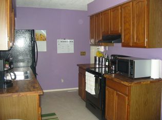 915 S Adelaide St, Fenton, MI 48430