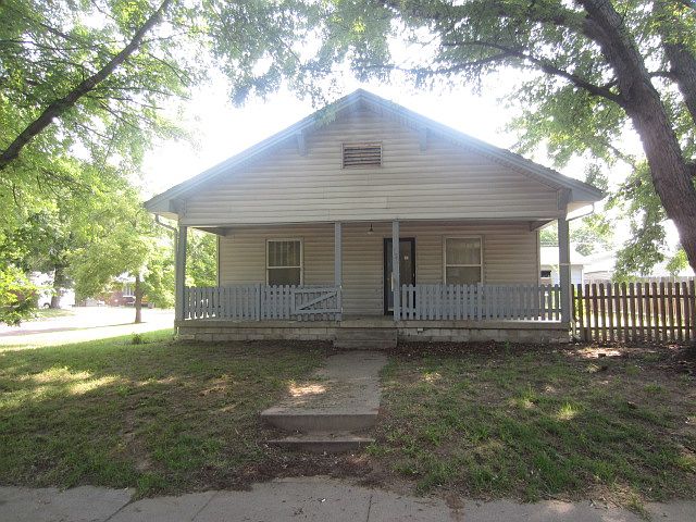1st image of 1122 N 4th St
